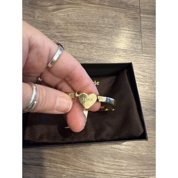 KATE SPADE NY SINGLE TAKEN HEART DEAR VALENTINE GOLD HINGED BANGLE BRACELET - Picture 6 of 6